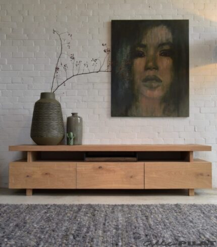Matt TV Table